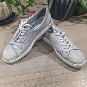 Ecco Women's Gray sneaker size 40